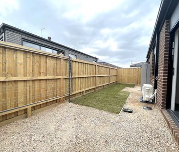 14 Borage Street, Mickleham VIC 3064 - Photo 5