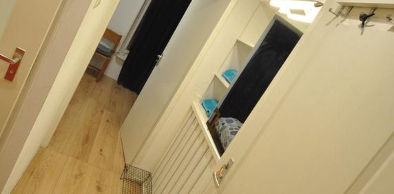 The room is furnished with bed, wardrobe, desk and mirror - Photo 2