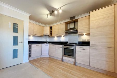 2 bedroom flat to rent - Photo 4