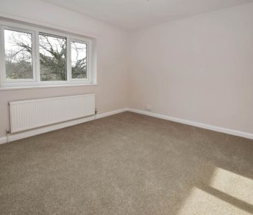 Lowfields Avenue, Eastham - Photo 6