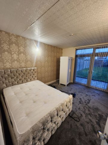 Room in a Shared House, Warwick Avenue, NG9 - Photo 2