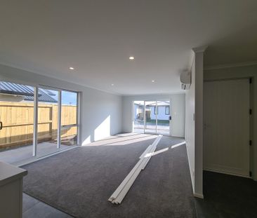 Roar Into Lion - Papamoa - Photo 2