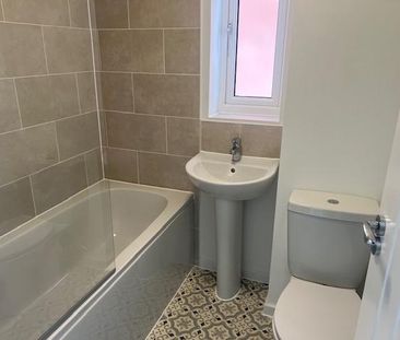 3 bedroom terraced house to rent - Photo 3