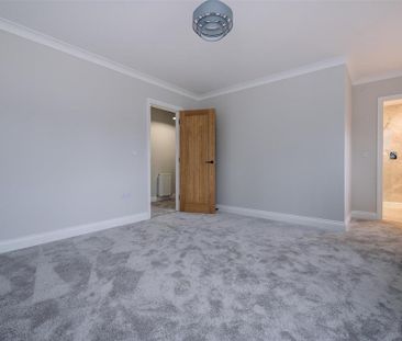 4 bedroom end of terrace house to rent - Photo 5