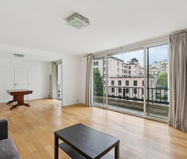 Location Appartement 4 pièces Meublé 132m² PARIS 16ème - Photo 2