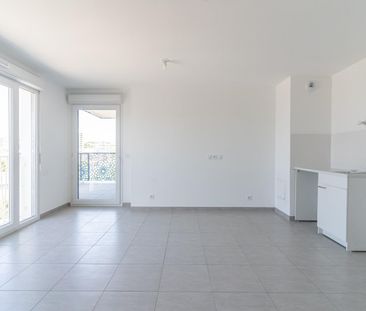 location Appartement F3 DE 60.9m² À MARSEILLE - Photo 1