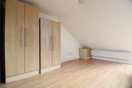 Kingsbridge Crescent, Southall - Photo 2