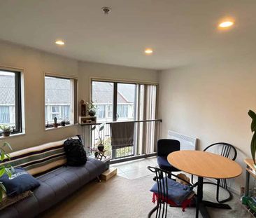 Fully-Furnished Queen St Apartment - Photo 4