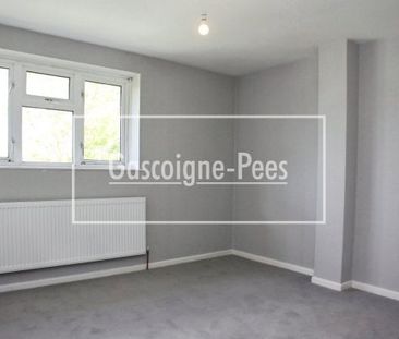 Goldsworth Park, Woking, GU21 - Photo 3