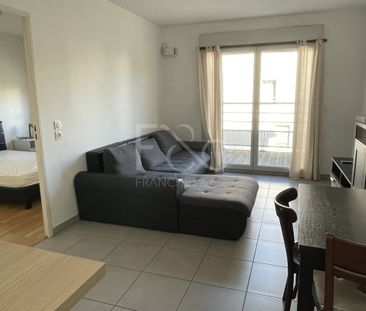 T2 meublé avec balcon et garage - Bd de l'Europe à Pierre Bénite - Photo 2