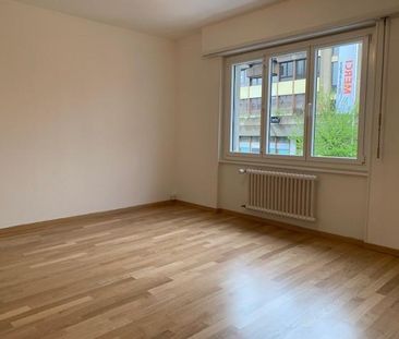 Appartement de 2.5 pièces au 1er étage avec ascenseur et à deux pas... - Foto 2
