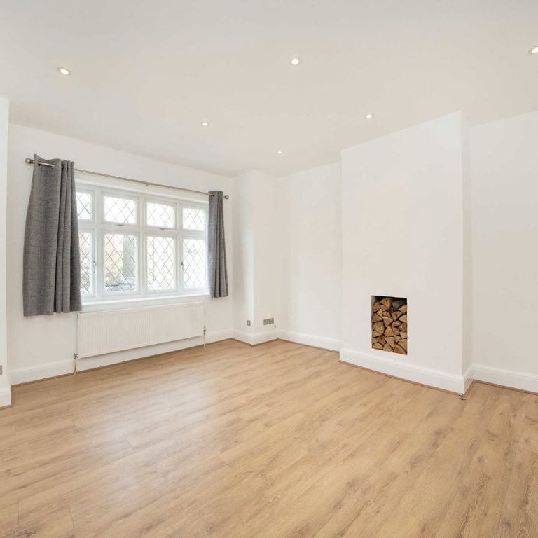 St. James's Drive, SW17 7RX, London - Photo 1