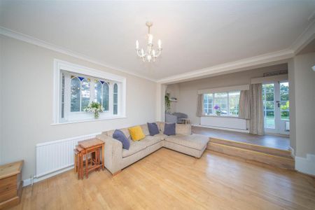 5 bedroom detached house to rent - Photo 2