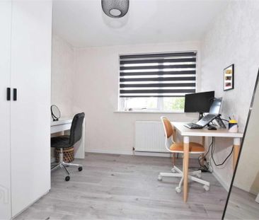 54 Glenmore Park, Lisburn, BT27 4RT - Photo 2