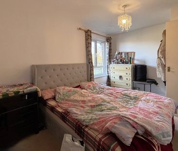 Mint Walk, Woking - 3 bedrooms Property for lettings - Seymours - Photo 4