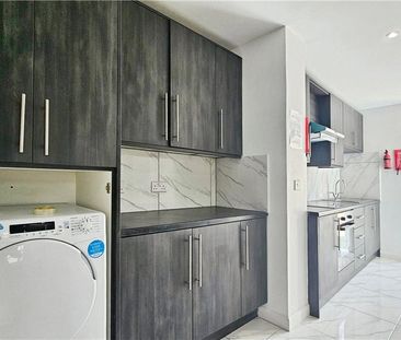 Elizabethan Close, Stanwell, Staines-upon-Thames, Surrey, TW19 7QL - Photo 6