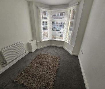 3 bedroom end of terrace house to rent - Photo 5