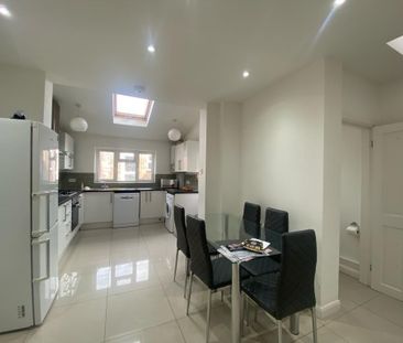 4 bedroom terraced house to rent - Photo 2