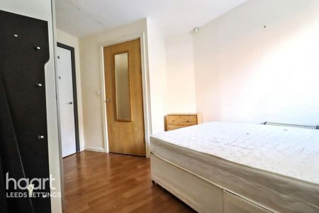 3 bedroom apartment to rent - Photo 3