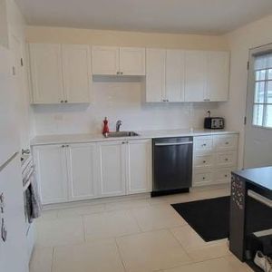 Beau 4 ½ propre et lumineux à louer à St-Jean-sur-Richelieu - rénové - Wifi inclus - Photo 2