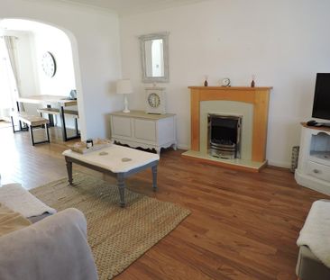 4 bedroom detached house to rent - Photo 2