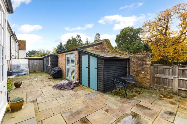 A stunning and rarely available two bedroom, two bathroom cottage in private development set behind electronic gates. - Photo 1