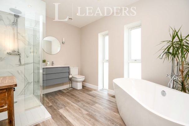 4 bedroom bungalow to rent Twin Oaks Drive, Sutton-in-Ashfield, NG17 - Photo 1