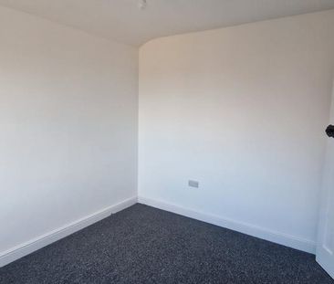 2 bedroom semi-detached house to rent - Photo 4