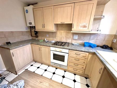 3 bedroom semi-detached house to rent - Photo 5