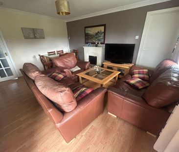 4 bedroom flat to rent - Photo 1