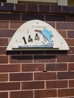 Modern Ashfield Family Home: Renovated Kitchen, Side Access & 15-Minute Stroll to Station - Photo 1