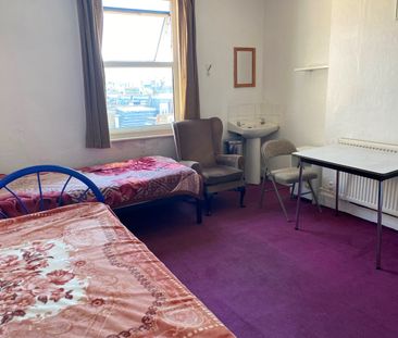 Room in a Shared House, Shepherds Bush Road, W6 - Photo 3