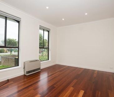 2/336 Gaffney Street, Pascoe Vale VIC 3044 - Photo 2