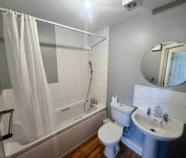 2 bed Flat To Let - Photo 1