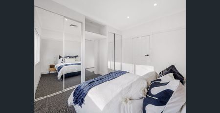 Furnished / Unfurnished | Off-street Parking | Air Conditioning - Photo 3