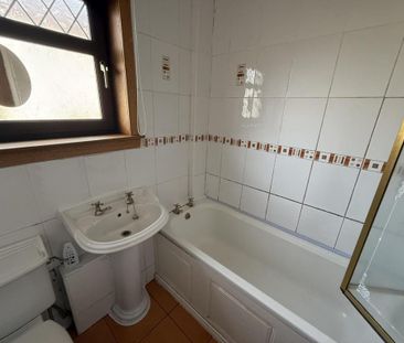 2 bedroom semi-detached house to rent - Photo 3