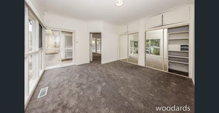 Large Family Home freshly painted throughout with new carpets and blinds fitted. - Photo 5