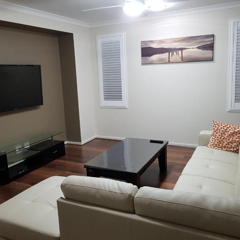 81 Alan Crescent, Eight Mile Plains QLD 4113 - House For Rent | Domain - Photo 1