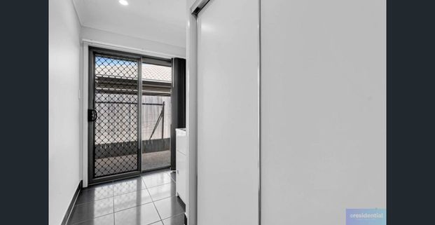 Modern 4-Bed Family Home with Dual Living Spaces in Vibrant Yarrabilba 🌟 - Photo 1