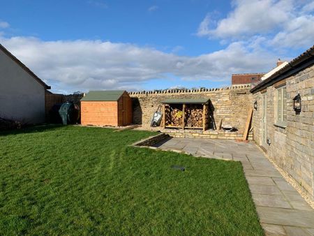 4 bedroom semi-detached house to rent - Photo 2