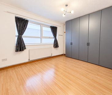 2 Bed Flat, Eastern Avenue, IG2 - Photo 4