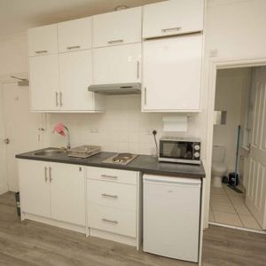 Studio to rent - Photo 2