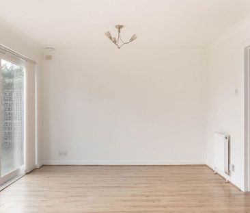 4 bedroom detached house to rent - Photo 3