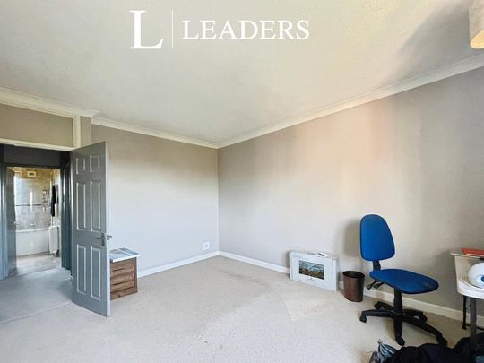 3 bedroom flat to rent - Photo 1