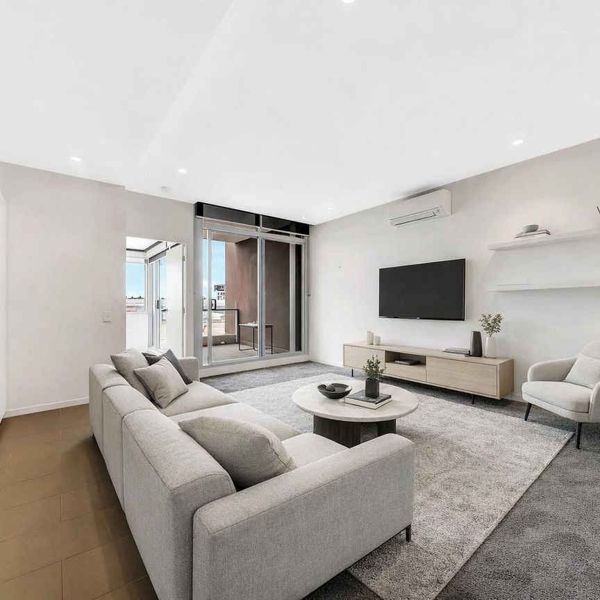 Stylish and Modern Apartment - Photo 1