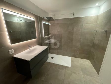 NUOVA COSTRUZIONE, ELEGANTE CON AMPIA TERRAZZA - Foto 2