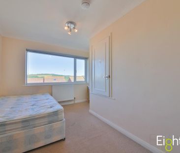 5 bedroom end of terrace house to rent - Photo 4