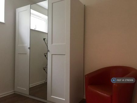 3 bedroom end of terrace house to rent - Photo 2