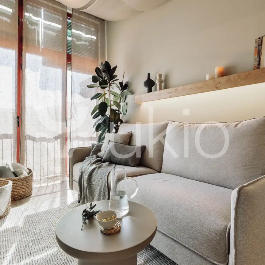 Piso de alquiler en Carrer de Floridablanca, 130, Sant Antoni - Photo 1