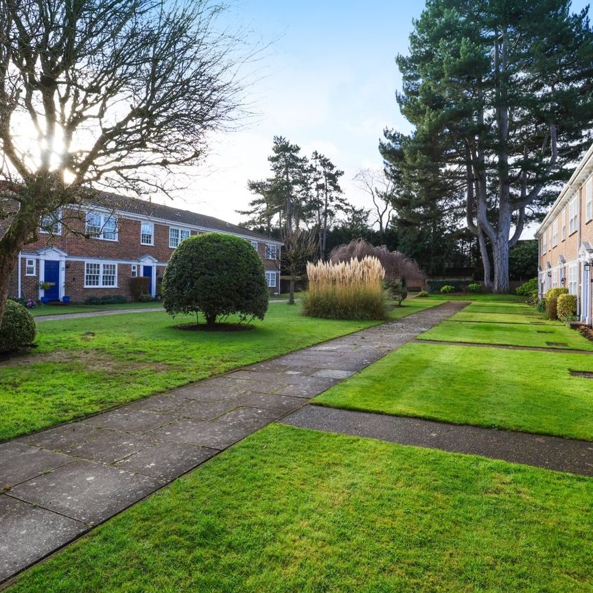 Burcote, Weybridge, Surrey, KT13 0HG - Photo 1